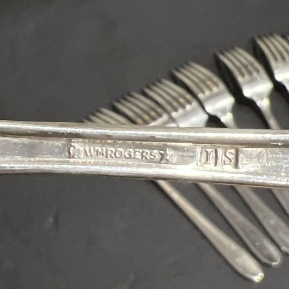 Set Of 9 Dinner Forks International Rogers Silverplate 1936 FASCINATION 7 5/8